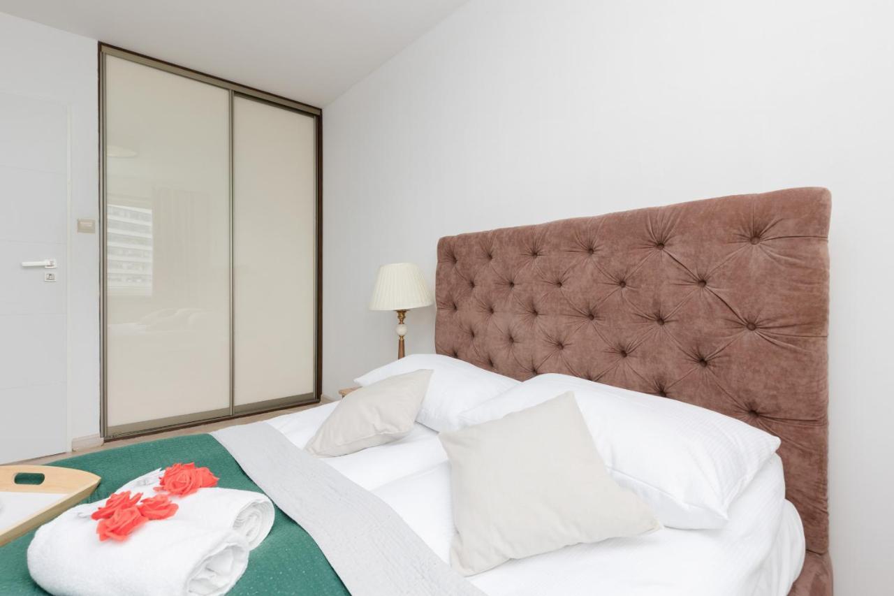 Zlota Apartment Center Of Warsaw By Noclegi Renters ภายนอก รูปภาพ